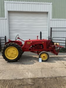 TRACTOR 131 1948 MH 20