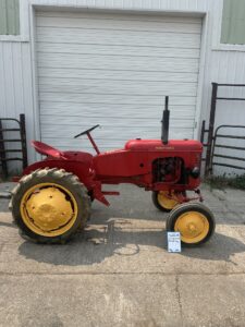 TRACTOR 135 1952 MH Pony