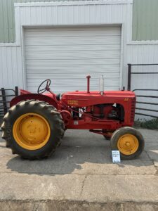 TRACTOR 137 1953 MH 33