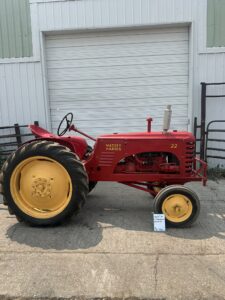 TRACTOR 136 1953 MH 22