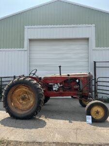 TRACTOR 172 1952 MH 44