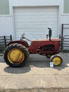 TRACTOR 126 1945 MH 20