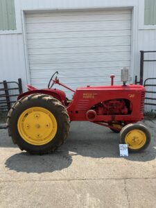 TRACTOR 128 1947 MH 20