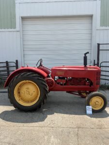 TRACTOR 124 1940 MH 101